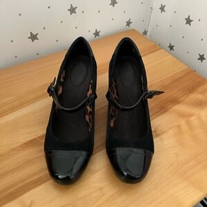Clarks black suede & patent leather shoes - size 7